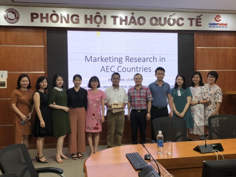 Tọa đàm khoa QTKD: “Consumer behaviour in South East Asia”