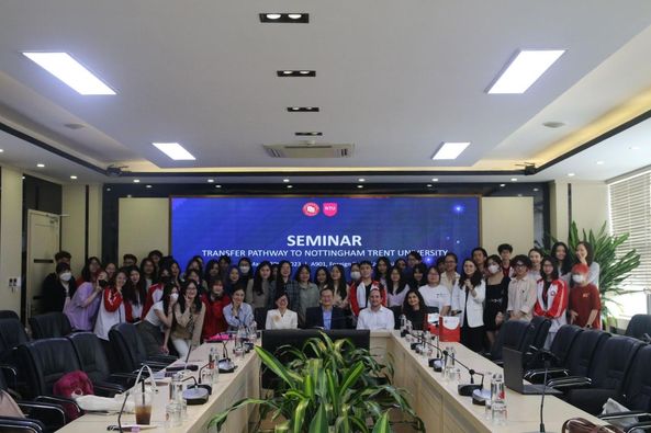 HỘI THẢO VỀ THÔNG TIN CHUYỂN TIẾP CÙNG ĐẠI HỌC NOTTINGHAM TRENT (ANH QUỐC)