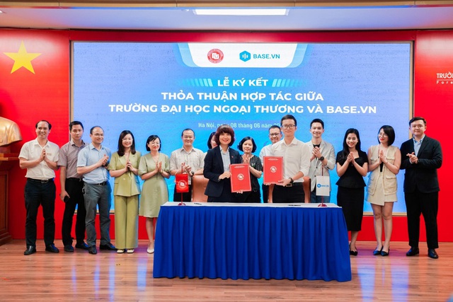 Đào tạo công nghệ cho sinh viên Ngành Quản trị Kinh doanh : Hợp tác chiến lược giữa trường Đại học Ngoại thương và Base.vn