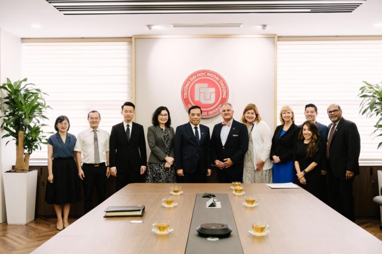 ĐOÀN LÃNH ĐẠO CẤP CAO ĐẠI HỌC TỔNG HỢP BANG CALIFORNIA – FULLERTON, HOA KỲ THĂM VÀ LÀM VIỆC TẠI TRƯỜNG ĐẠI HỌC NGOẠI THƯƠNG
