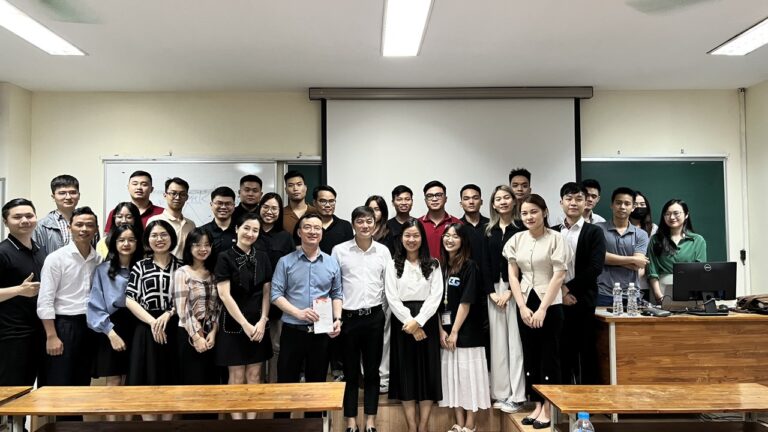 Chuyên gia chia sẻ về quản trị dự án linh hoạt (agile project management) trong doanh nghiệp cho học viên MBA FTU