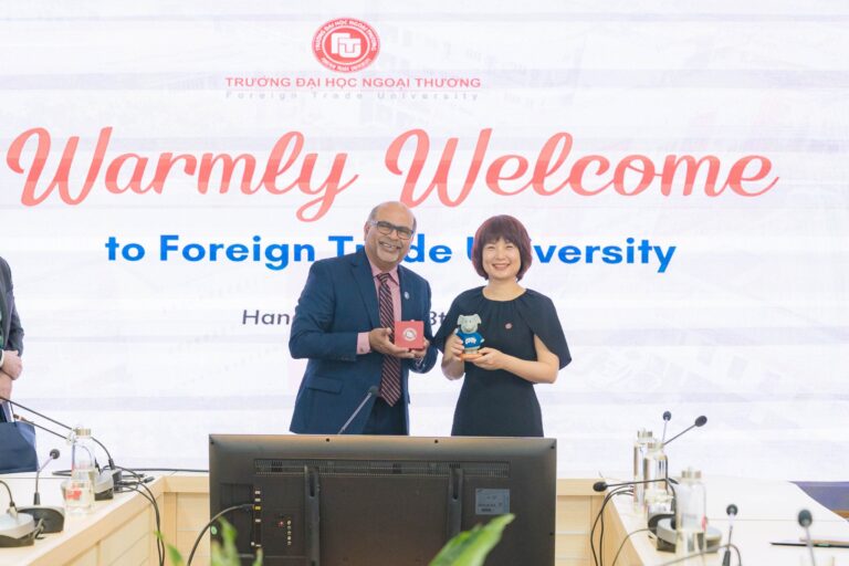 ĐOÀN CÔNG TÁC CALIFORNIA STATE UNIVERSITY, FULLERTON (CSUF) VÀ PHÁI ĐOÀN CEO HOA KỲ THĂM VÀ LÀM VIỆC TẠI TRƯỜNG ĐẠI HỌC NGOẠI THƯƠNG