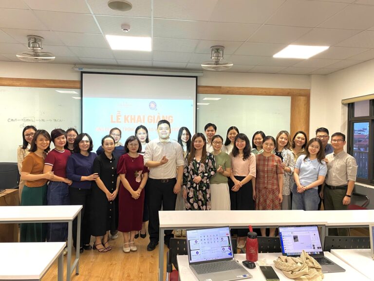 Khai giảng lớp “Ứng dụng AI trong giảng dạy và nghiên cứu” dành cho Thầy Cô khoa Quản trị kinh doanh