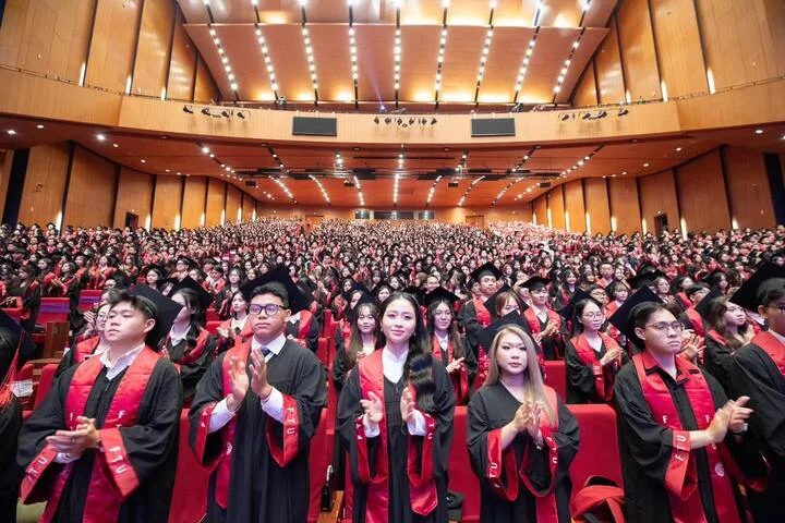 TRANG TRỌNG VÀ TỰ HÀO LỄ TRAO BẰNG TỐT NGHIỆP ĐỢT 2 NĂM 2025