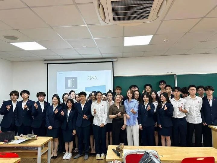 [RECAP] BUỔI CHIA SẺ VỀ CÔNG NGHỆ VÀ ĐỔI MỚI TRONG NGÀNH KHÁCH SẠN DÀNH CHO SINH VIÊN K63 ĐỊNH HƯỚNG NGHỀ NGHIỆP QUỐC TẾ NGÀNH QUẢN TRỊ KHÁCH SẠN